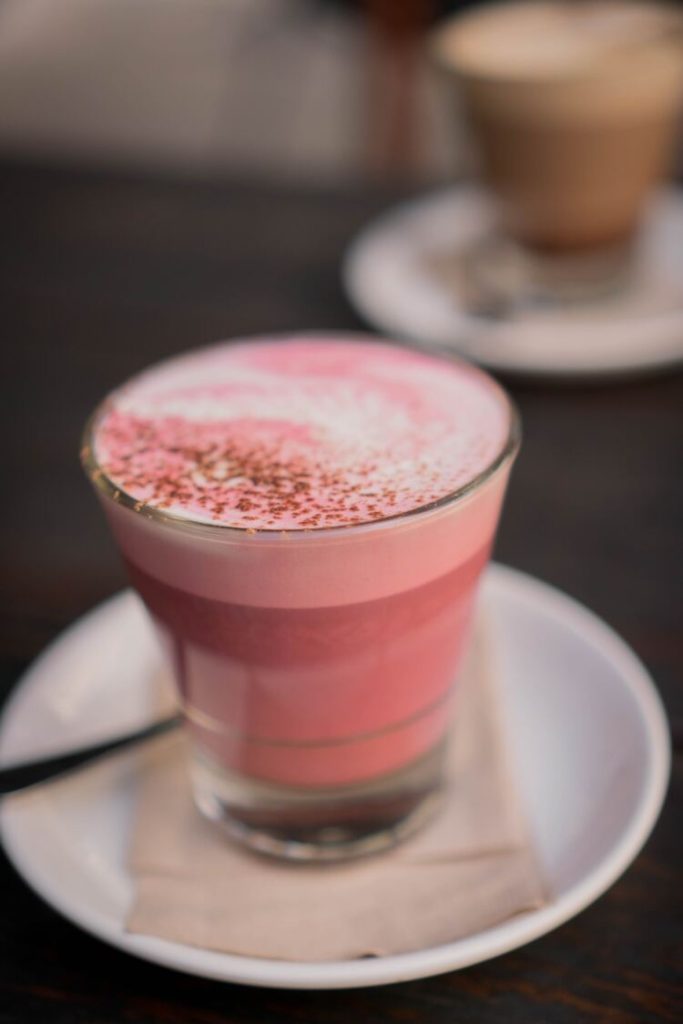 Beetroot powder latte