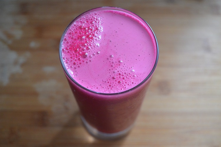 Beetroot powder latte