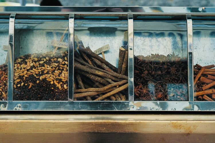 What does licorice root tea taste like?