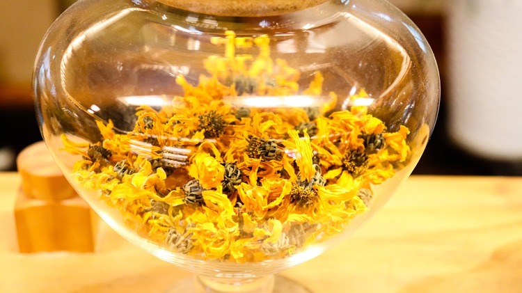 Chrysanthemum green tea